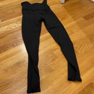 Carbon black ribbed leggings